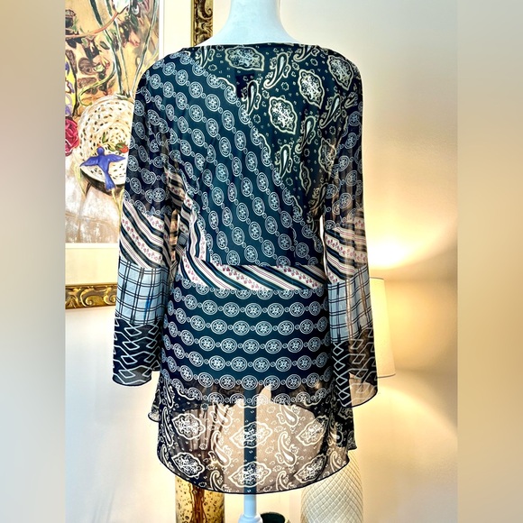 W Flattering Unique Patterned Blouse Size 14 - Picture 6 of 9